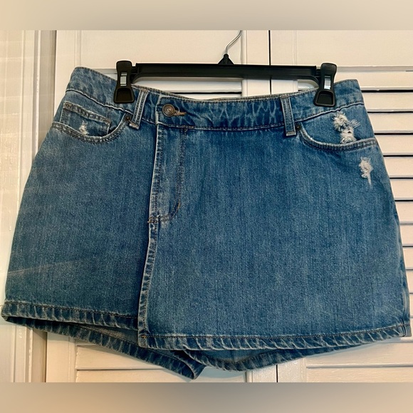 True Craft Pants - Women’s True Craft size 8 Denim Blue Jean Skort Medium Wash w/ Light Distressing